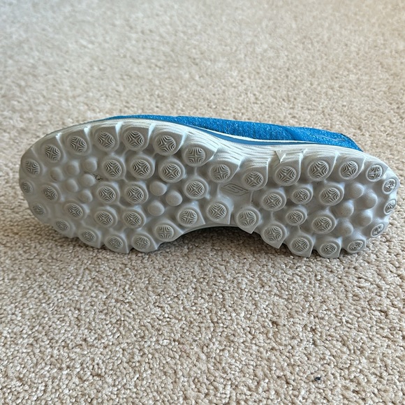 SKECHERS slip on sneakers. Barely worn. - Picture 3 of 3